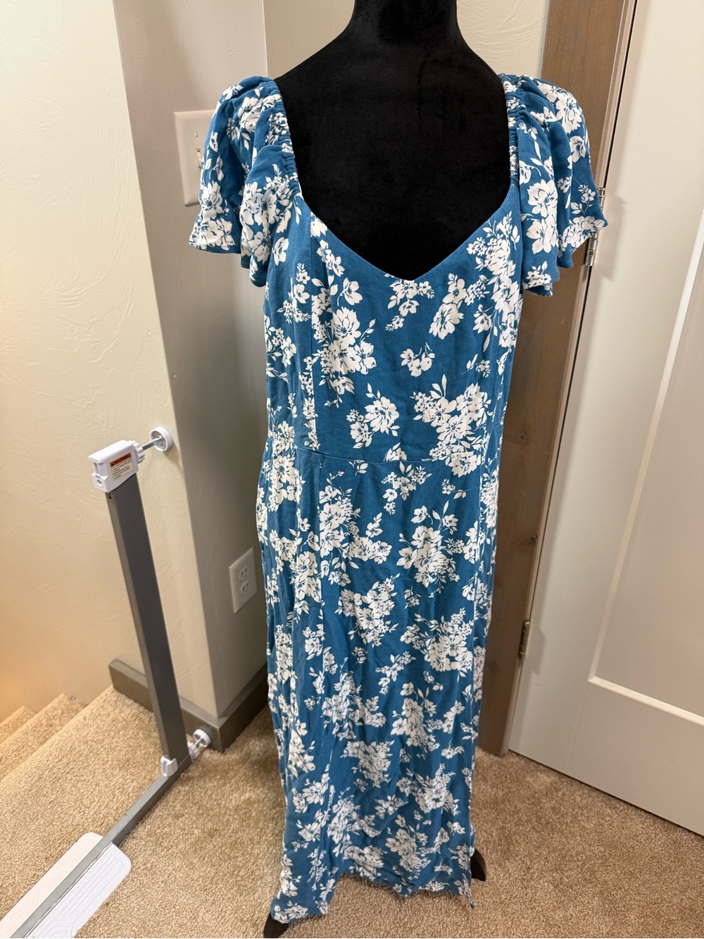 Old Navy Maxi Dress Square V-Neck Blue Floral Smocked Flutter Sleeve Rayon XL
